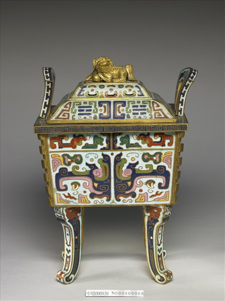 掐絲琺瑯四足鼎