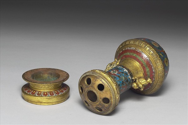 掐絲琺瑯花卉紋花插