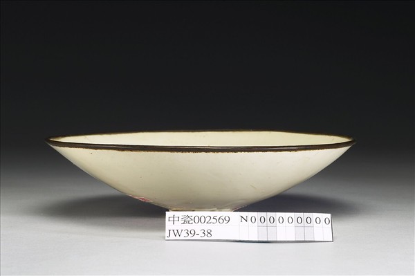 定窯 白瓷印花菊花紋碗