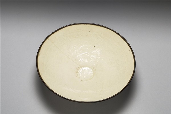 定窯 白瓷印花菊花紋碗