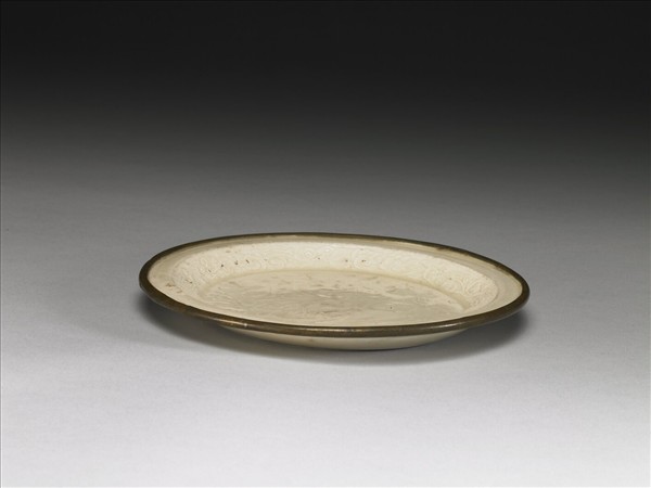 定窯 白瓷印花鴛鴦荷花紋盤