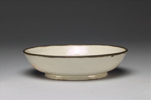 定窯 白釉印花雲龍紋盤