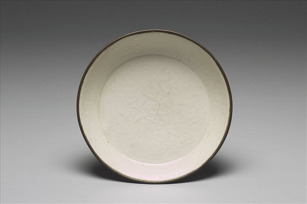 定窯 白釉印花雲龍紋盤