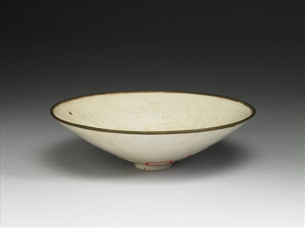 定窯 白瓷印花菊花紋碗