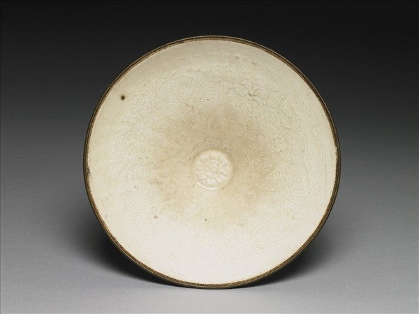 定窯 白瓷印花菊花紋碗