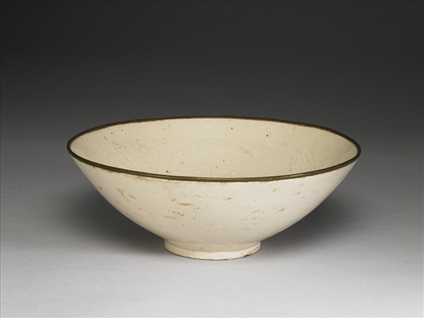 定窯 白瓷印花分格四季花卉紋碗