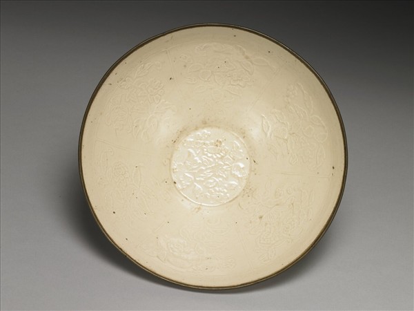 定窯 白瓷印花分格四季花卉紋碗