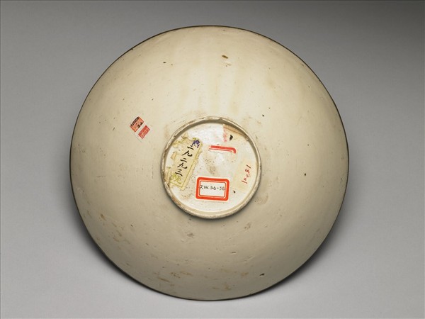 定窯 白瓷印花分格四季花卉紋碗