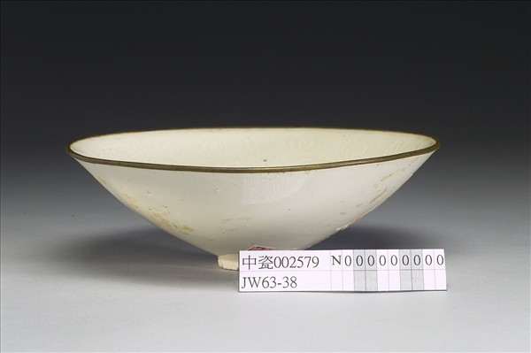 定窯 白瓷劃花花卉紋碗