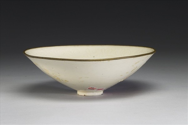 定窯 白瓷劃花花卉紋碗