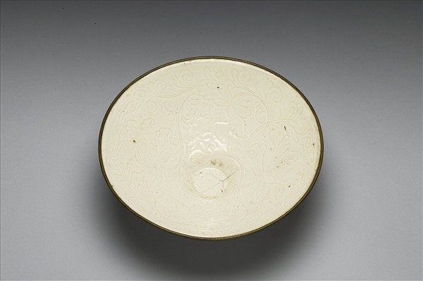 定窯 白瓷劃花花卉紋碗