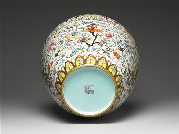 洋彩瑞芝洋花蟬紋罇