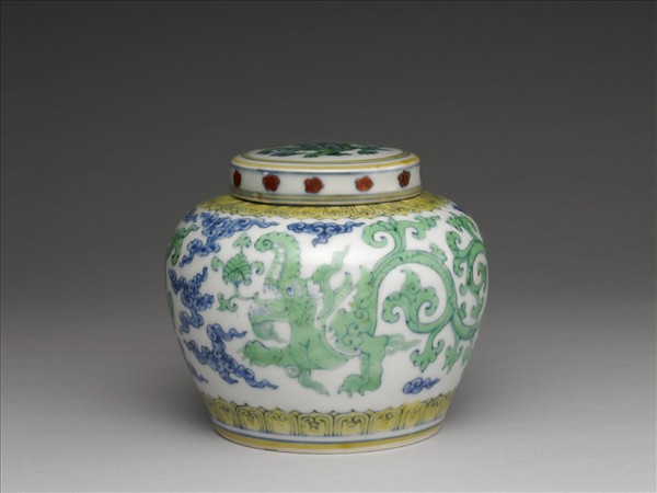 鬥彩龍紋蓋罐