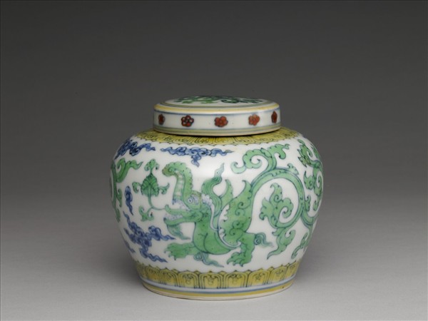 鬥彩龍紋蓋罐
