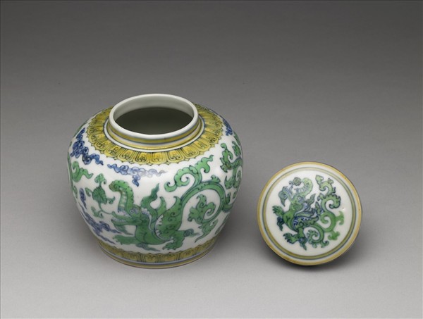 鬥彩龍紋蓋罐