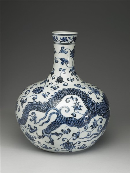青花穿蓮龍紋天球瓶