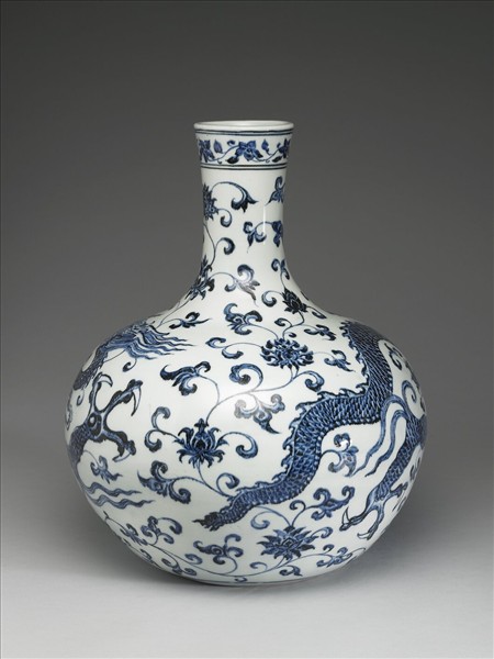 青花穿蓮龍紋天球瓶