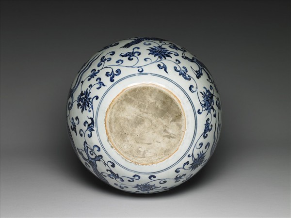 青花穿蓮龍紋天球瓶