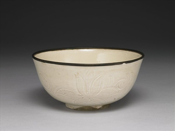 定窯 白釉劃花蓮花紋碗