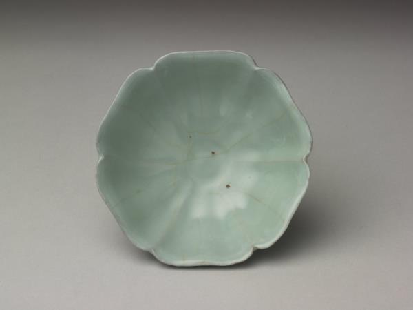 青瓷葵花式碗