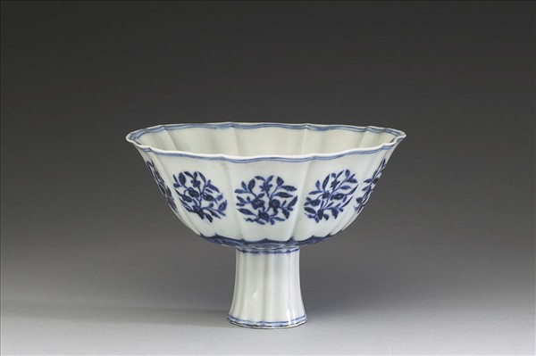 青花花果紋花式高足碗