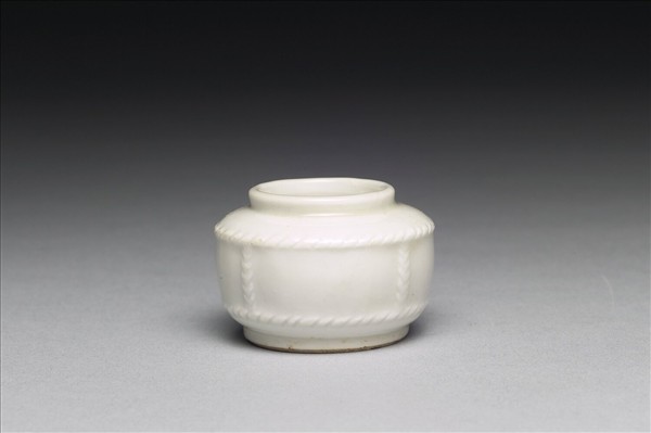 白釉繩紋圓罐