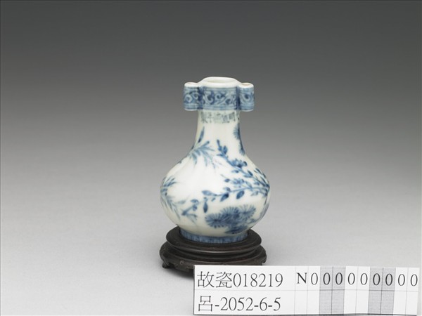 青花歲寒三友圖貫耳瓶