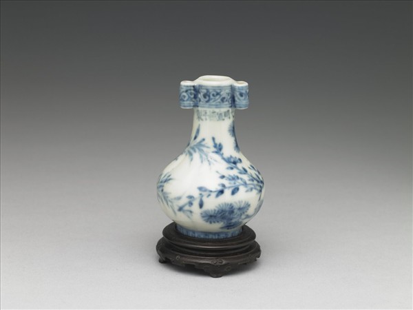 青花歲寒三友圖貫耳瓶