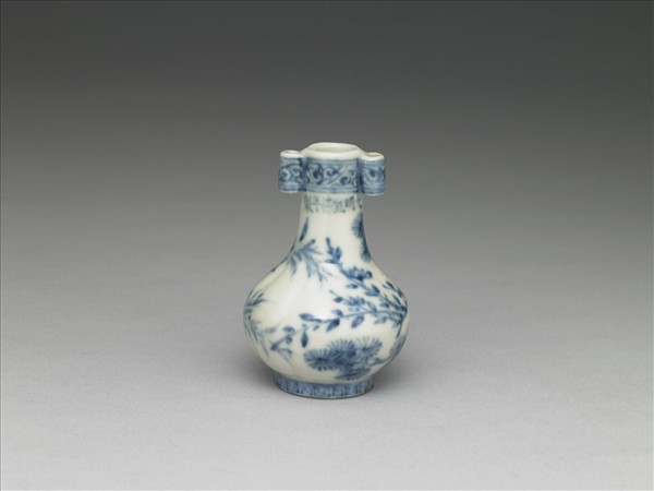 青花歲寒三友圖貫耳瓶