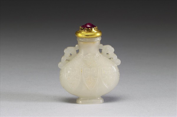 玉雙螭耳鼻煙壺