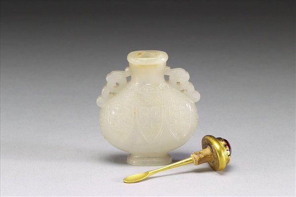 玉雙螭耳鼻煙壺