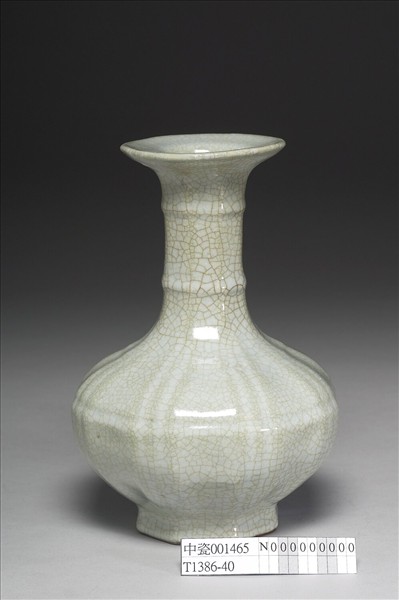 青瓷八方盤口長頸瓶