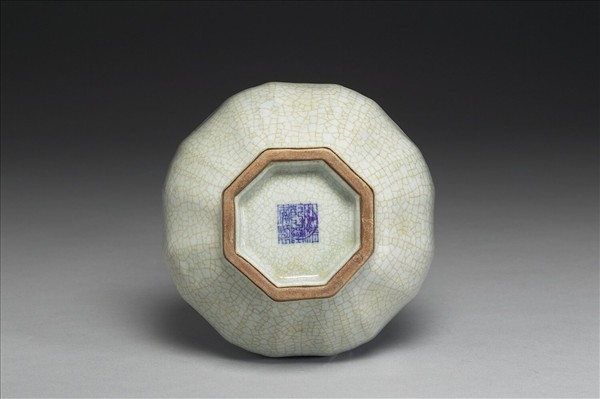 青瓷八方盤口長頸瓶