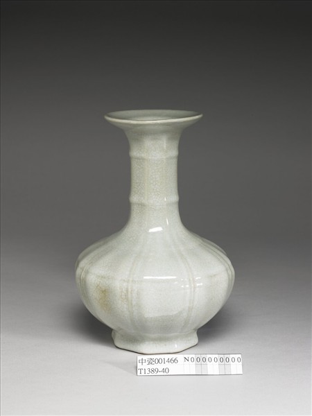 青瓷八方盤口長頸瓶