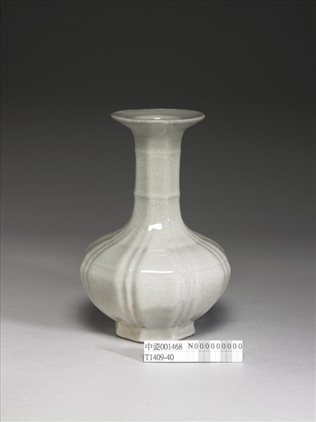 青瓷八方盤口長頸瓶