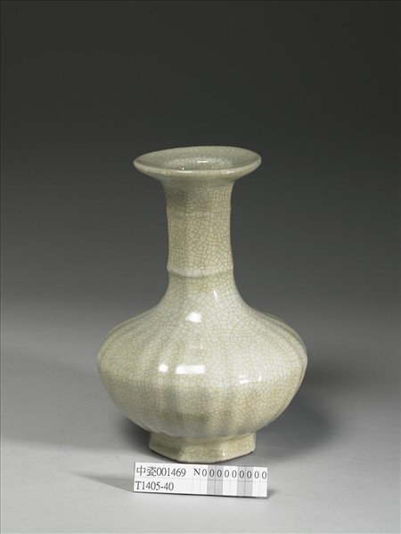 青瓷八方盤口長頸瓶