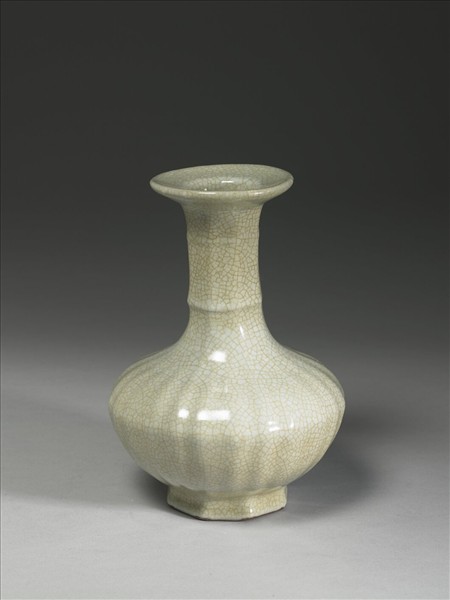 青瓷八方盤口長頸瓶