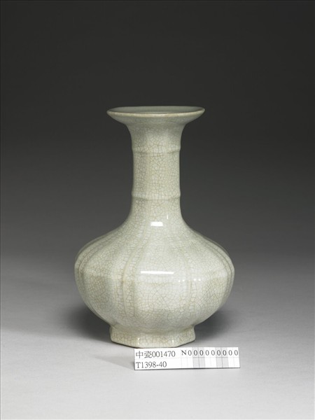 青瓷八方盤口長頸瓶