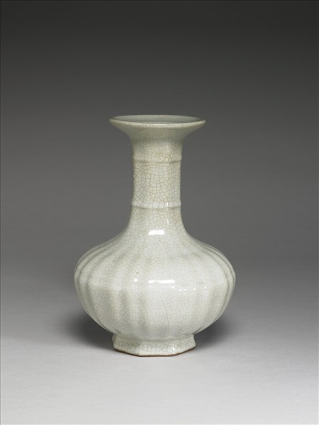 青瓷八方盤口長頸瓶