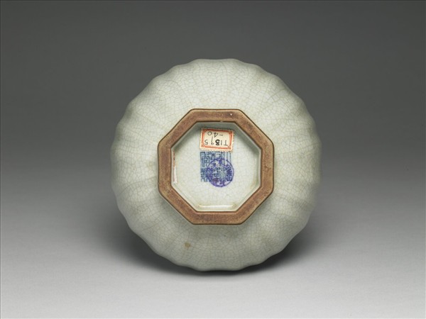 青瓷八方盤口長頸瓶