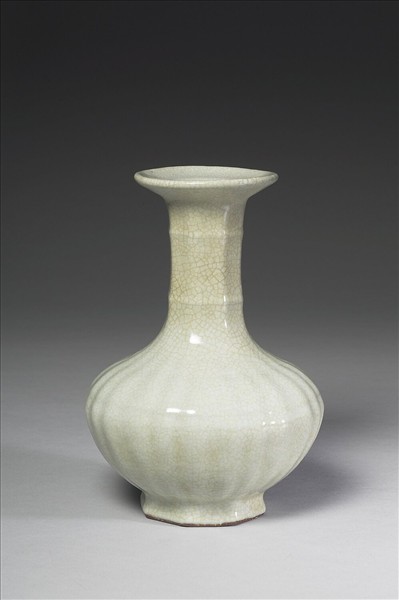 青瓷八方盤口長頸瓶