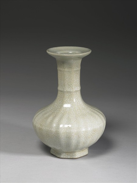 青瓷八方盤口長頸瓶