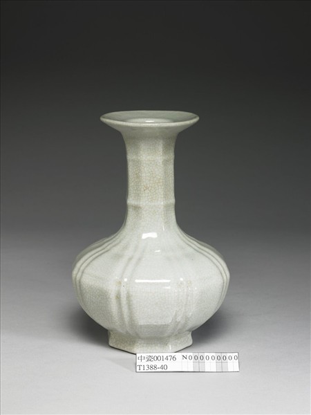 青瓷八方盤口長頸瓶