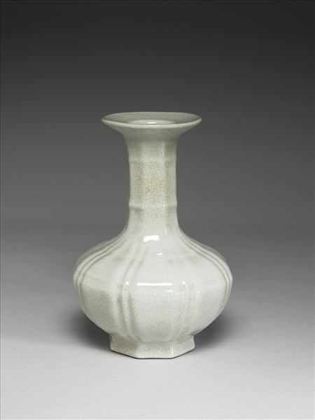 青瓷八方盤口長頸瓶