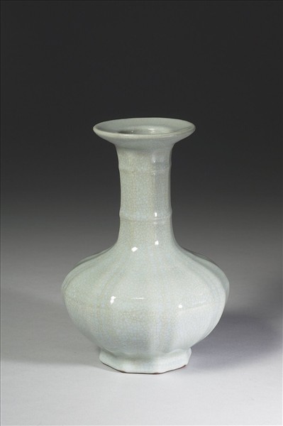 青瓷八方盤口長頸瓶