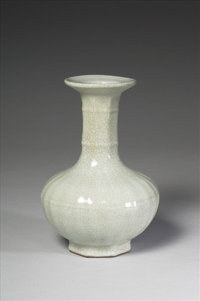 青瓷八方盤口長頸瓶