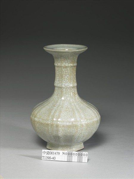 青瓷八方盤口長頸瓶