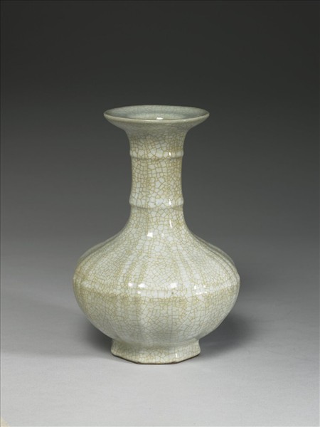 青瓷八方盤口長頸瓶