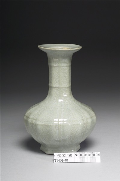 青瓷八方盤口長頸瓶