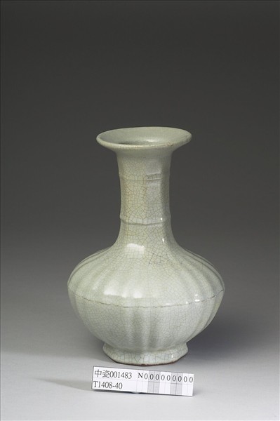 青瓷八方盤口長頸瓶